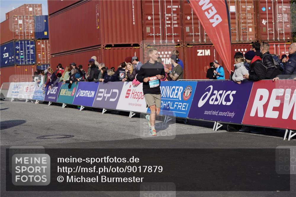 03.10.2025 - Köhlbrandbrückenlauf Michael Burmester http://msf.ph/oto/9017879 03.10.2025 10:17:26 Ziel 1481, 1792, 1883, 2172, 2242, 2269, 2577, 2789, 3172, 3265, 3642 meine-sportfotos.de