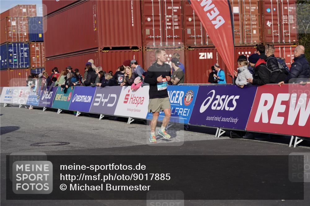 03.10.2025 - Köhlbrandbrückenlauf Michael Burmester http://msf.ph/oto/9017885 03.10.2025 10:17:26 Ziel 1481, 1792, 1883, 2172, 2242, 2269, 2577, 2789, 3172, 3265, 3642 meine-sportfotos.de