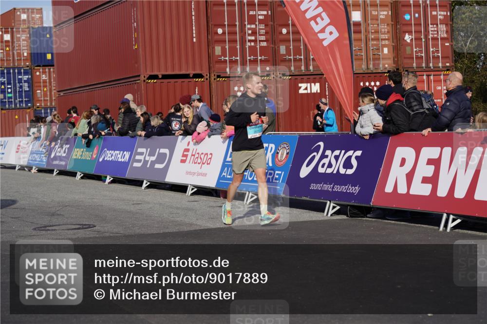 03.10.2025 - Köhlbrandbrückenlauf Michael Burmester http://msf.ph/oto/9017889 03.10.2025 10:17:26 Ziel 1481, 1792, 1883, 2172, 2242, 2269, 2577, 2789, 3172, 3265, 3642 meine-sportfotos.de