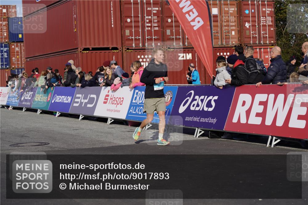 03.10.2025 - Köhlbrandbrückenlauf Michael Burmester http://msf.ph/oto/9017893 03.10.2025 10:17:26 Ziel 1481, 1792, 1883, 2172, 2242, 2269, 2577, 2789, 3172, 3265, 3642 meine-sportfotos.de
