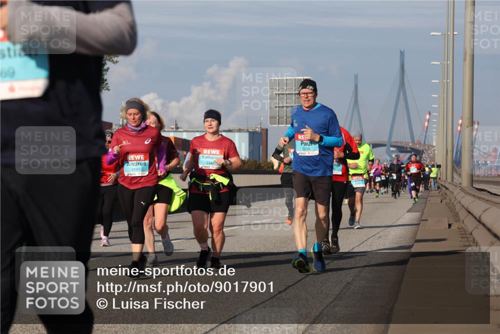 03.10.2025 - Köhlbrandbrückenlauf Luisa Fischer http://msf.ph/oto/9017901 03.10.2025 11:05:22 Position 3 69, 3259, 2154, 2143 meine-sportfotos.de