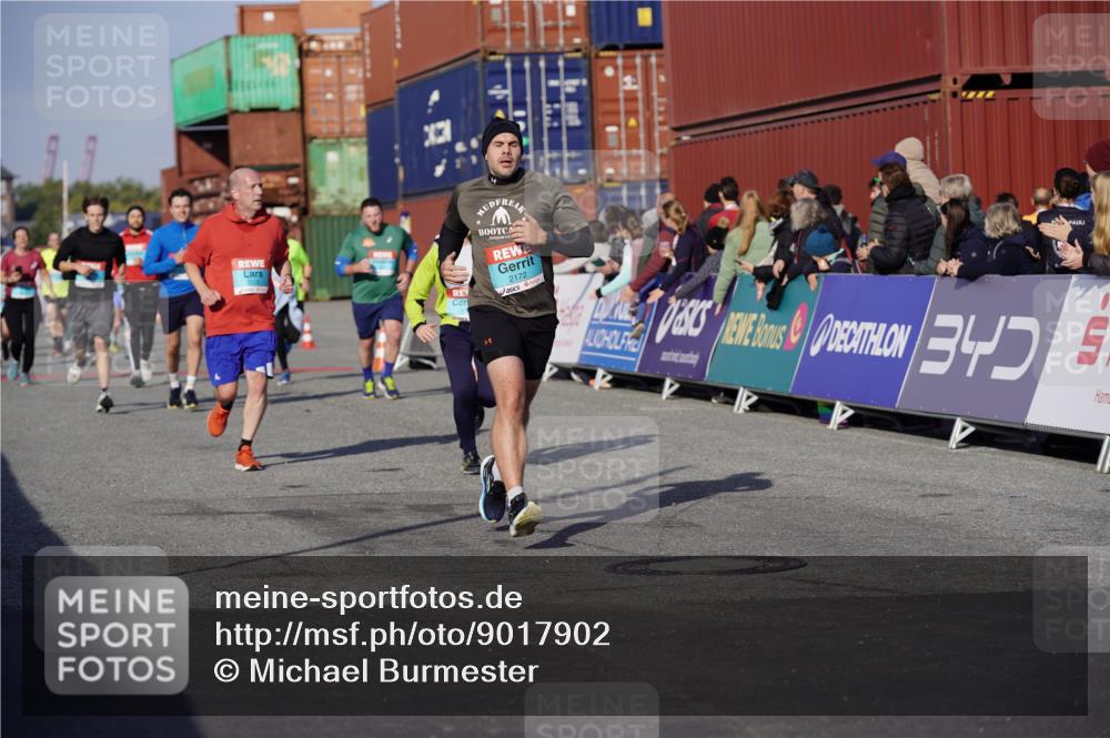 03.10.2025 - Köhlbrandbrückenlauf Michael Burmester http://msf.ph/oto/9017902 03.10.2025 10:17:29 Ziel 1213, 1647, 1792, 1883, 2172, 2577, 2765, 2768, 2770, 3172, 3216, 3265, 3647 meine-sportfotos.de