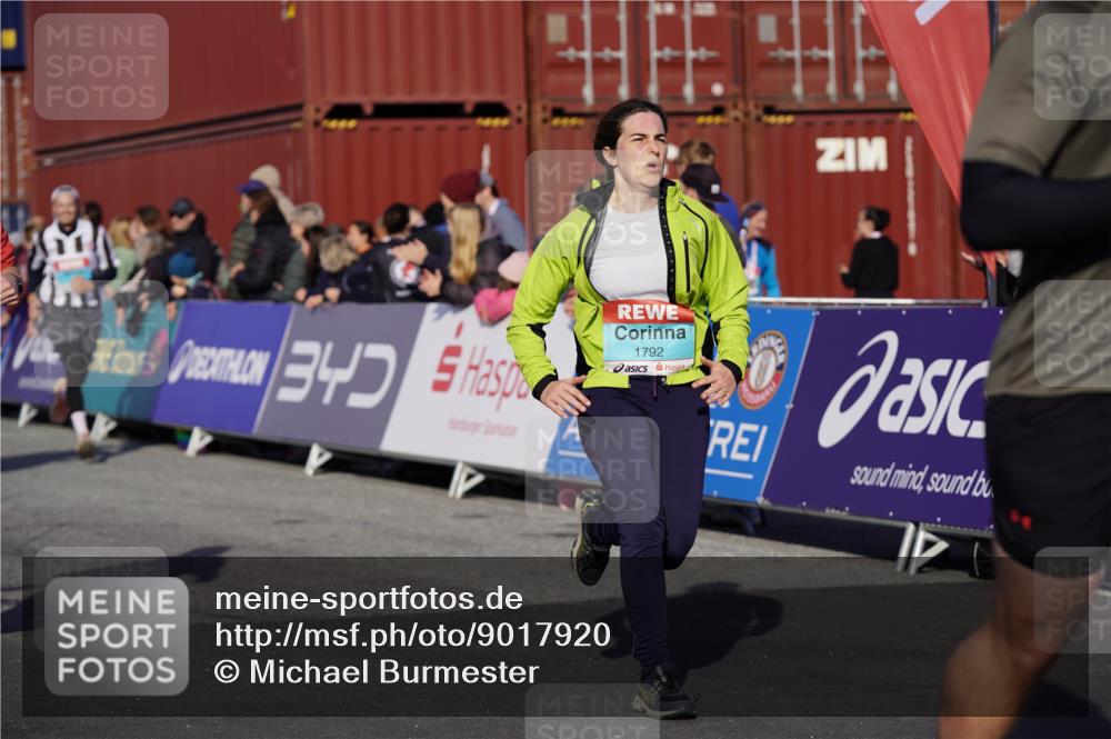 03.10.2025 - Köhlbrandbrückenlauf Michael Burmester http://msf.ph/oto/9017920 03.10.2025 10:17:31 Ziel 1213, 1647, 1792, 2172, 2577, 2765, 2768, 2770, 2825, 2826, 3172, 3216, 3647 meine-sportfotos.de
