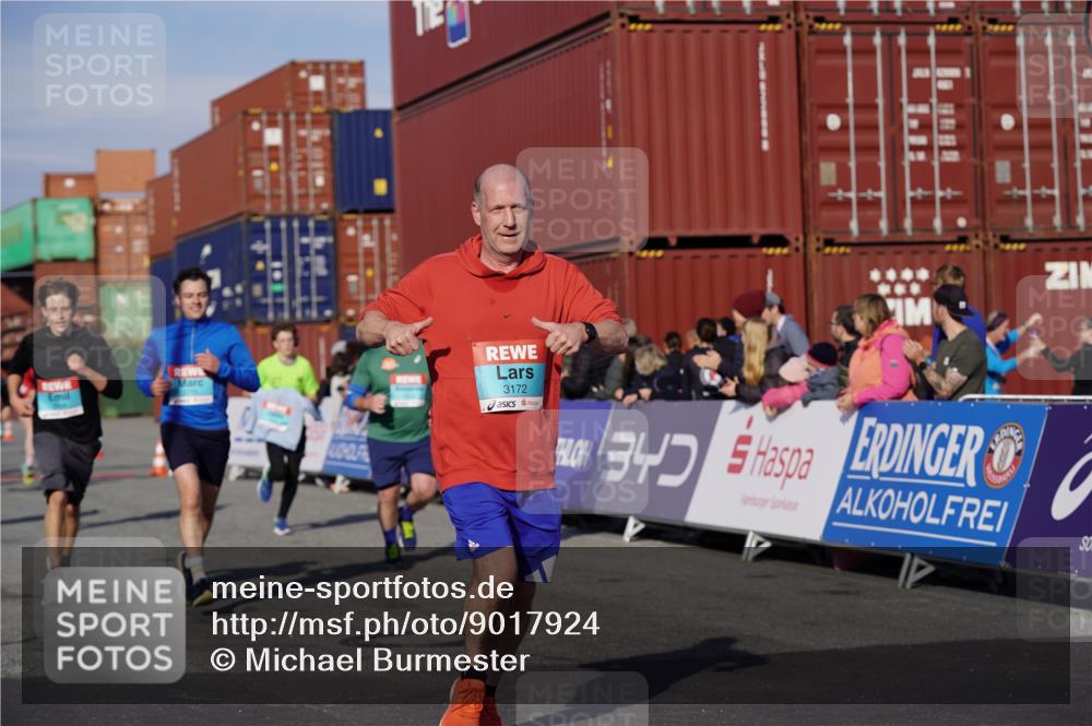 03.10.2025 - Köhlbrandbrückenlauf Michael Burmester http://msf.ph/oto/9017924 03.10.2025 10:17:32 Ziel 1213, 1647, 1792, 2172, 2765, 2768, 2770, 2825, 2826, 3081, 3172, 3216, 3647 meine-sportfotos.de
