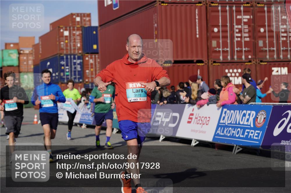 03.10.2025 - Köhlbrandbrückenlauf Michael Burmester http://msf.ph/oto/9017928 03.10.2025 10:17:32 Ziel 1213, 1647, 1792, 2172, 2765, 2768, 2770, 2825, 2826, 3081, 3172, 3216, 3647 meine-sportfotos.de
