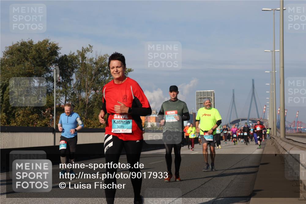 03.10.2025 - Köhlbrandbrückenlauf Luisa Fischer http://msf.ph/oto/9017933 03.10.2025 11:05:28 Position 3 3029, 2210, 2740 meine-sportfotos.de