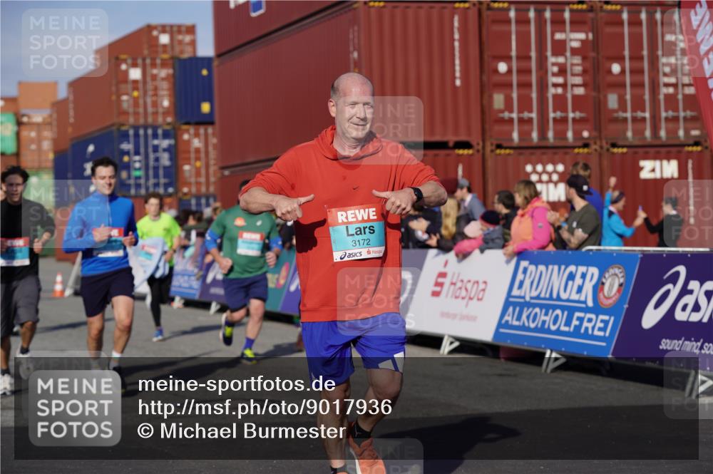 03.10.2025 - Köhlbrandbrückenlauf Michael Burmester http://msf.ph/oto/9017936 03.10.2025 10:17:32 Ziel 1213, 1647, 1792, 2172, 2765, 2768, 2770, 2825, 2826, 3081, 3172, 3216, 3647 meine-sportfotos.de