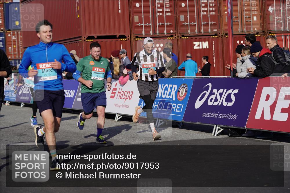 03.10.2025 - Köhlbrandbrückenlauf Michael Burmester http://msf.ph/oto/9017953 03.10.2025 10:17:34 Ziel 1213, 1647, 1684, 1731, 1792, 2172, 2765, 2768, 2770, 2825, 2826, 3081, 3172, 3216, 3647 meine-sportfotos.de