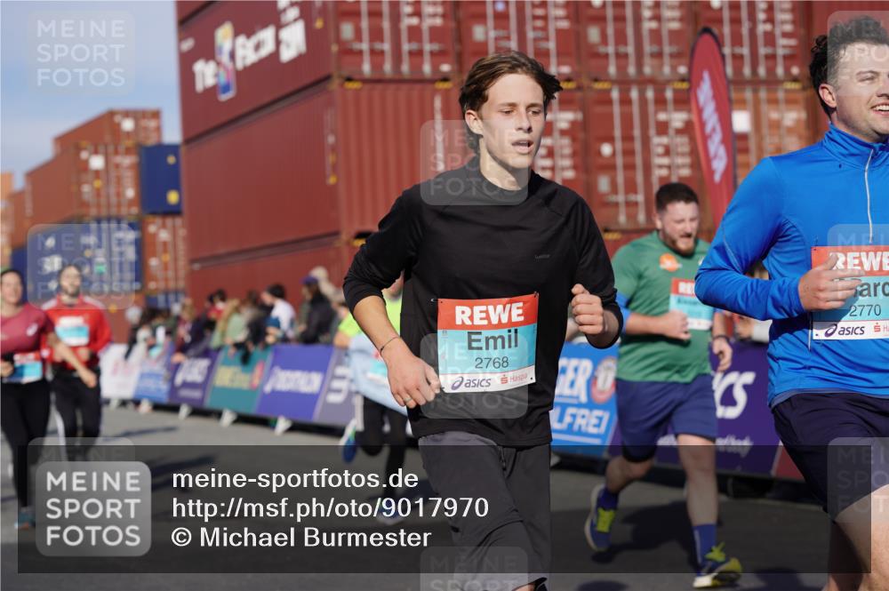 03.10.2025 - Köhlbrandbrückenlauf Michael Burmester http://msf.ph/oto/9017970 03.10.2025 10:17:35 Ziel 1213, 1647, 1684, 1731, 1736, 1792, 2088, 2172, 2678, 2765, 2768, 2770, 2825, 2826, 2836, 3081, 3172, 3216, 3268, 3647 meine-sportfotos.de