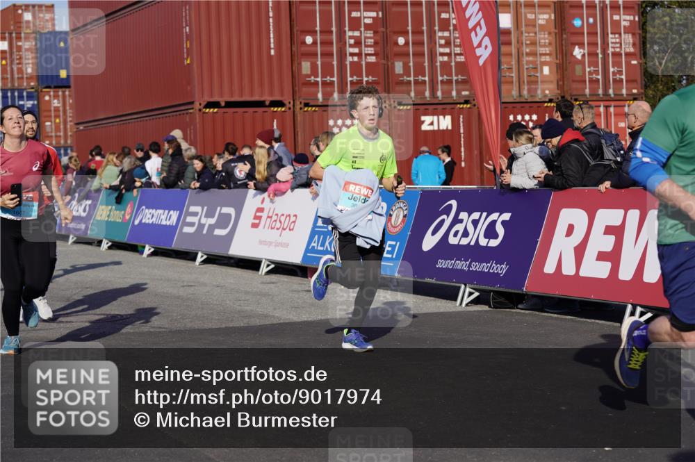03.10.2025 - Köhlbrandbrückenlauf Michael Burmester http://msf.ph/oto/9017974 03.10.2025 10:17:36 Ziel 1213, 1647, 1684, 1731, 1736, 1792, 2088, 2678, 2765, 2768, 2770, 2825, 2826, 2836, 3081, 3172, 3216, 3268, 3647 meine-sportfotos.de