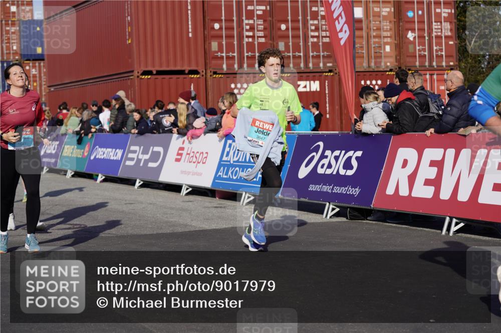 03.10.2025 - Köhlbrandbrückenlauf Michael Burmester http://msf.ph/oto/9017979 03.10.2025 10:17:36 Ziel 1213, 1647, 1684, 1731, 1736, 1792, 2088, 2678, 2765, 2768, 2770, 2825, 2826, 2836, 3081, 3172, 3216, 3268, 3647 meine-sportfotos.de
