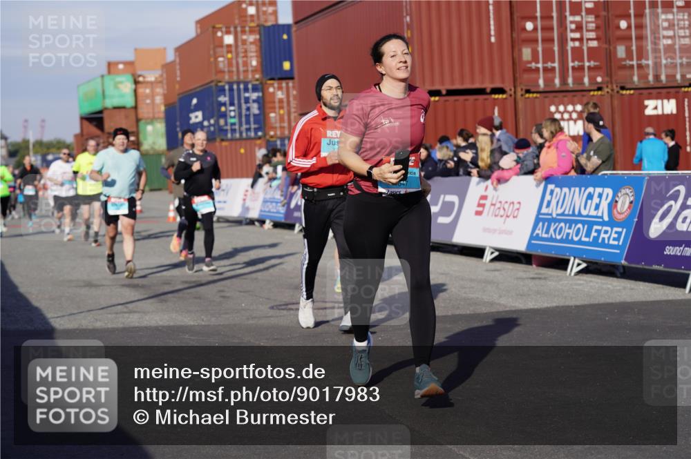 03.10.2025 - Köhlbrandbrückenlauf Michael Burmester http://msf.ph/oto/9017983 03.10.2025 10:17:36 Ziel 1213, 1647, 1684, 1731, 1736, 1792, 2088, 2678, 2765, 2768, 2770, 2825, 2826, 2836, 3081, 3172, 3216, 3268, 3647 meine-sportfotos.de