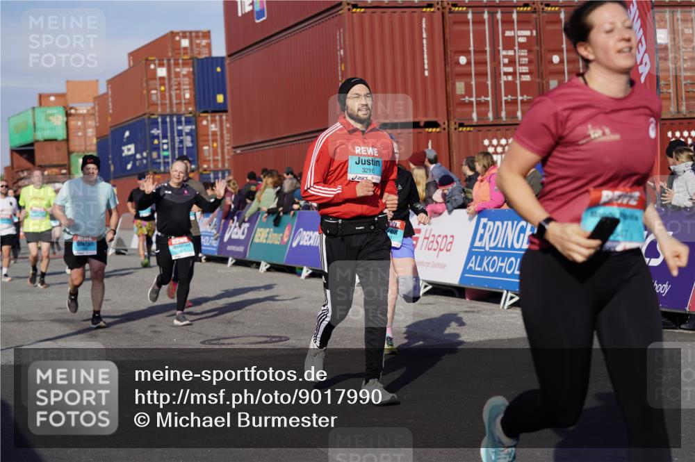 03.10.2025 - Köhlbrandbrückenlauf Michael Burmester http://msf.ph/oto/9017990 03.10.2025 10:17:37 Ziel 1213, 1647, 1684, 1695, 1731, 1736, 1792, 2088, 2678, 2765, 2768, 2770, 2825, 2826, 2836, 3081, 3172, 3216, 3268, 3647 meine-sportfotos.de
