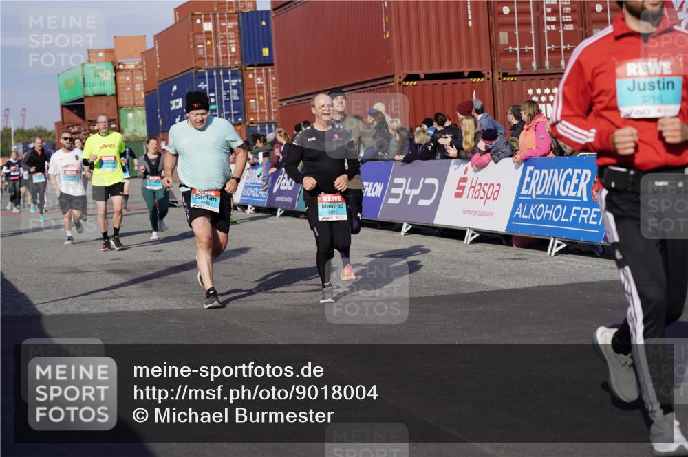03.10.2025 - Köhlbrandbrückenlauf Michael Burmester http://msf.ph/oto/9018004 03.10.2025 10:17:38 Ziel 1213, 1634, 1647, 1684, 1695, 1731, 1736, 2088, 2678, 2765, 2768, 2770, 2825, 2826, 2836, 3081, 3216, 3268, 3647 meine-sportfotos.de