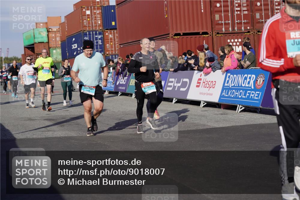 03.10.2025 - Köhlbrandbrückenlauf Michael Burmester http://msf.ph/oto/9018007 03.10.2025 10:17:38 Ziel 1213, 1634, 1647, 1684, 1695, 1731, 1736, 2088, 2678, 2765, 2768, 2770, 2825, 2826, 2836, 3081, 3216, 3268, 3647 meine-sportfotos.de