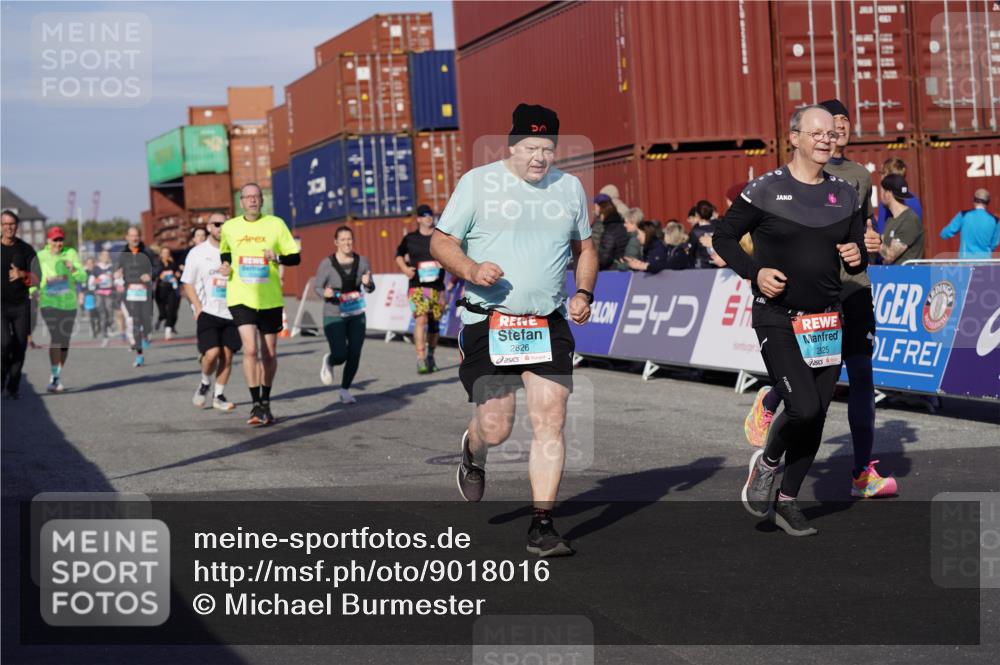 03.10.2025 - Köhlbrandbrückenlauf Michael Burmester http://msf.ph/oto/9018016 03.10.2025 10:17:39 Ziel 1213, 1634, 1647, 1659, 1684, 1695, 1731, 1736, 2088, 2678, 2765, 2768, 2770, 2825, 2826, 2836, 3081, 3216, 3268, 3468, 3647 meine-sportfotos.de