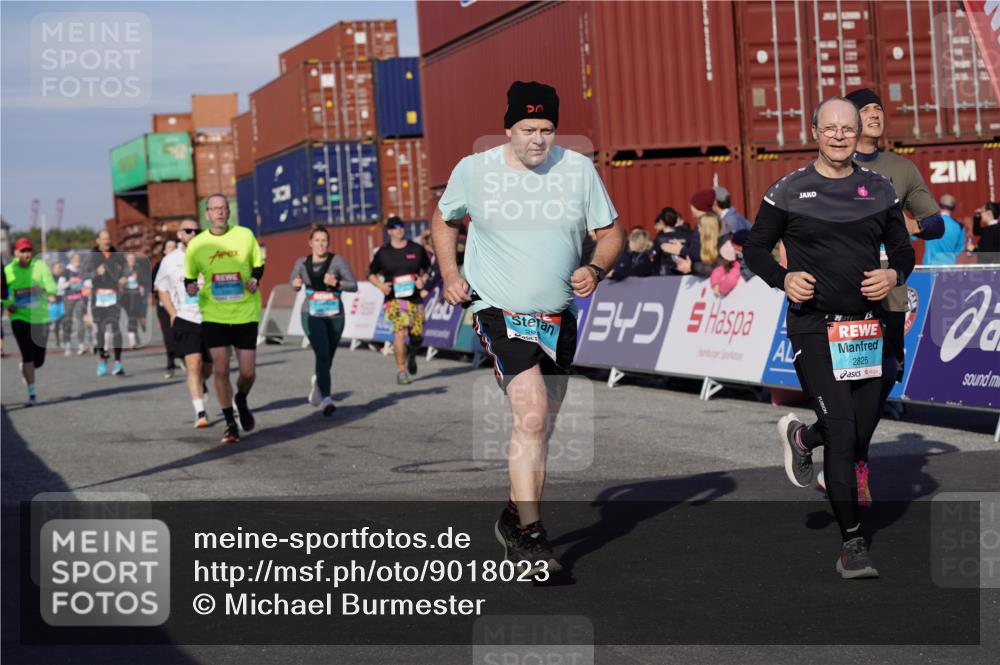 03.10.2025 - Köhlbrandbrückenlauf Michael Burmester http://msf.ph/oto/9018023 03.10.2025 10:17:40 Ziel 1634, 1647, 1659, 1684, 1695, 1731, 1736, 2088, 2678, 2765, 2825, 2826, 2836, 3081, 3150, 3216, 3268, 3468, 3647 meine-sportfotos.de