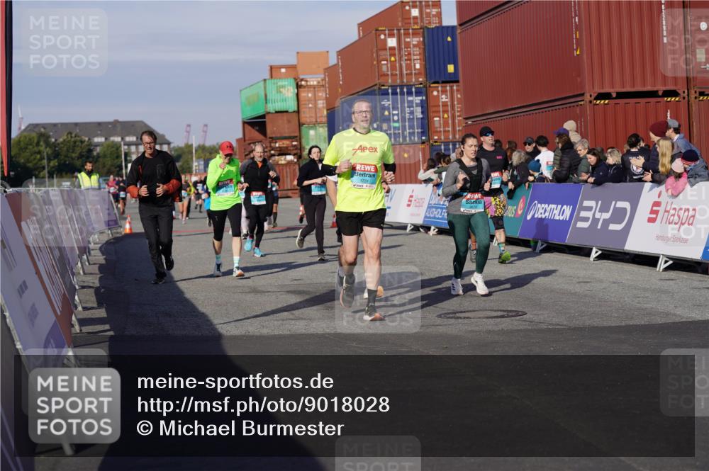 03.10.2025 - Köhlbrandbrückenlauf Michael Burmester http://msf.ph/oto/9018028 03.10.2025 10:17:40 Ziel 1634, 1647, 1659, 1684, 1695, 1731, 1736, 2088, 2678, 2765, 2825, 2826, 2836, 3081, 3150, 3216, 3268, 3468, 3647 meine-sportfotos.de