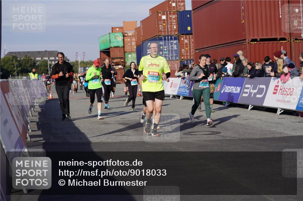 03.10.2025 - Köhlbrandbrückenlauf Michael Burmester http://msf.ph/oto/9018033 03.10.2025 10:17:41 Ziel 1634, 1647, 1649, 1659, 1671, 1684, 1695, 1731, 1736, 2088, 2270, 2678, 2765, 2825, 2826, 2836, 2905, 3081, 3150, 3268, 3468, 3647 meine-sportfotos.de