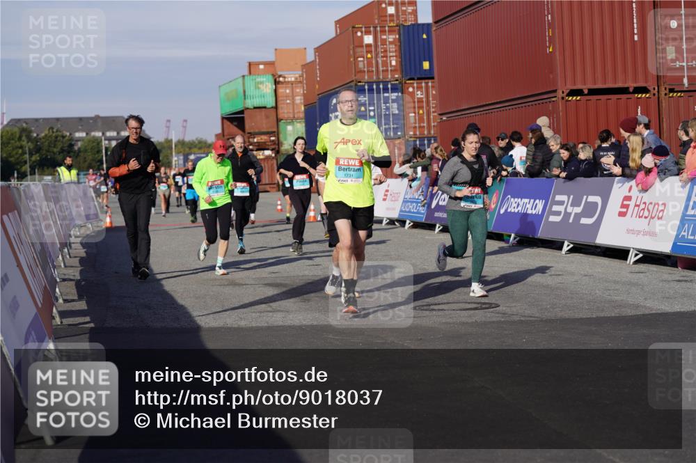 03.10.2025 - Köhlbrandbrückenlauf Michael Burmester http://msf.ph/oto/9018037 03.10.2025 10:17:41 Ziel 1634, 1647, 1649, 1659, 1671, 1684, 1695, 1731, 1736, 2088, 2270, 2678, 2765, 2825, 2826, 2836, 2905, 3081, 3150, 3268, 3468, 3647 meine-sportfotos.de
