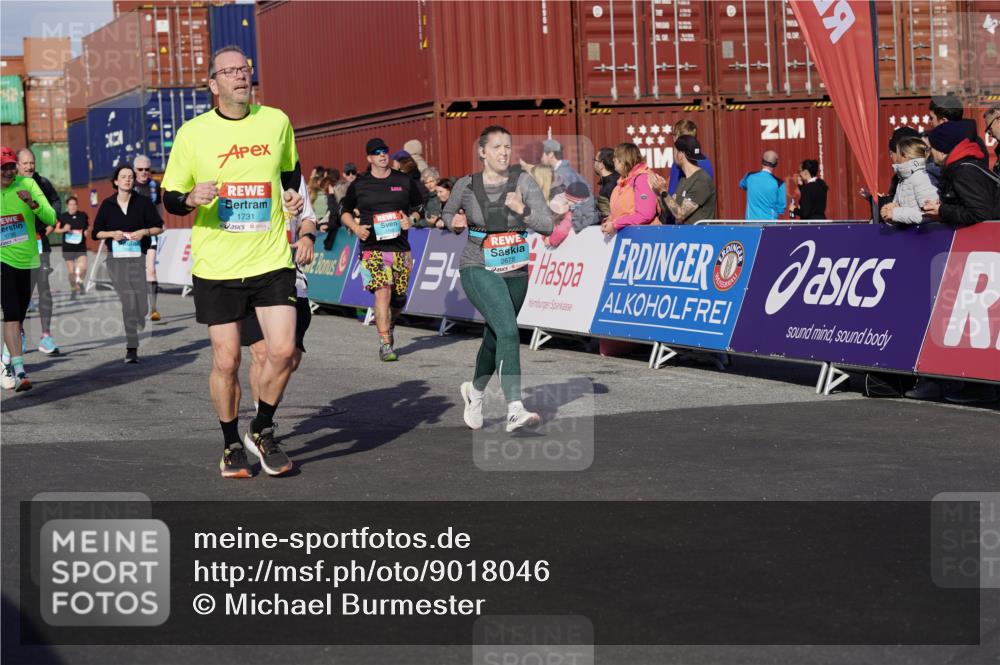 03.10.2025 - Köhlbrandbrückenlauf Michael Burmester http://msf.ph/oto/9018046 03.10.2025 10:17:42 Ziel 1634, 1649, 1659, 1671, 1684, 1695, 1731, 1736, 2088, 2270, 2376, 2678, 2825, 2826, 2836, 2905, 3081, 3150, 3156, 3268, 3468 meine-sportfotos.de