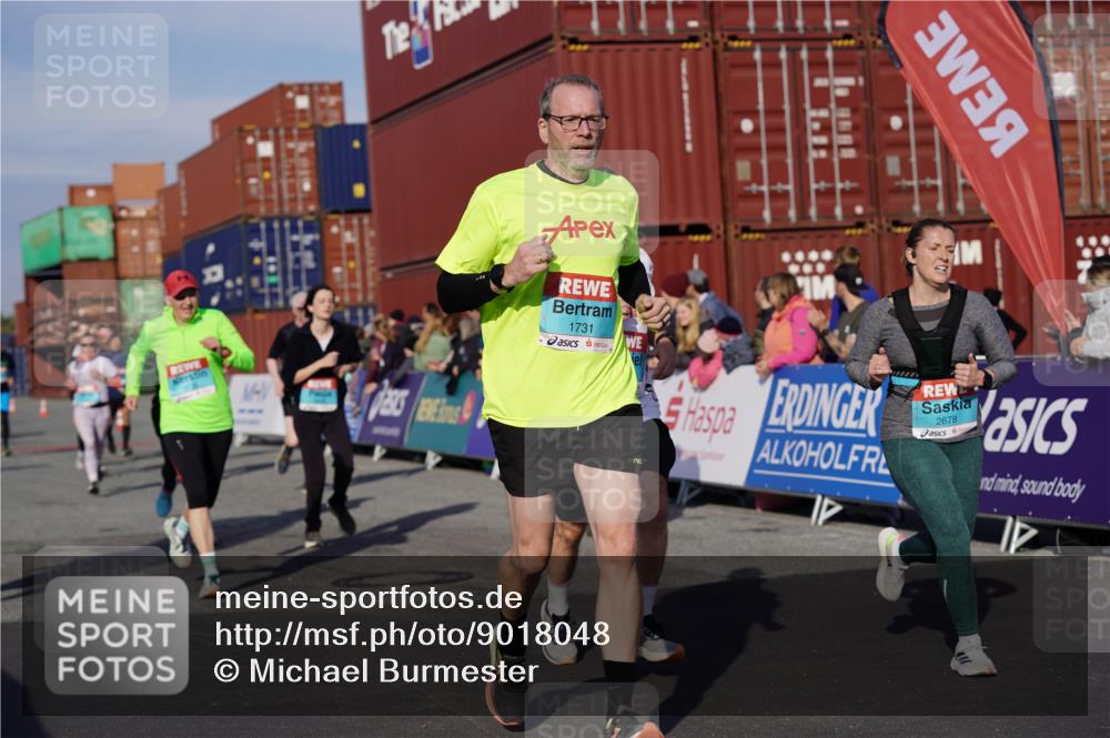 03.10.2025 - Köhlbrandbrückenlauf Michael Burmester http://msf.ph/oto/9018048 03.10.2025 10:17:42 Ziel 1634, 1649, 1659, 1671, 1684, 1695, 1731, 1736, 2088, 2270, 2376, 2678, 2825, 2826, 2836, 2905, 3081, 3150, 3156, 3268, 3468 meine-sportfotos.de