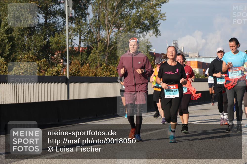 03.10.2025 - Köhlbrandbrückenlauf Luisa Fischer http://msf.ph/oto/9018050 03.10.2025 11:05:54 Position 3 1978, 2072, 2414 meine-sportfotos.de