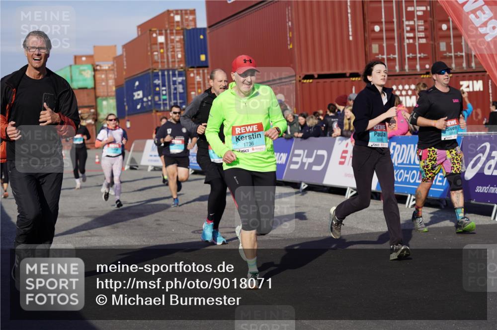 03.10.2025 - Köhlbrandbrückenlauf Michael Burmester http://msf.ph/oto/9018071 03.10.2025 10:17:44 Ziel 1634, 1649, 1659, 1671, 1684, 1695, 1731, 1736, 2088, 2270, 2376, 2678, 2836, 2905, 3081, 3150, 3156, 3268, 3468 meine-sportfotos.de