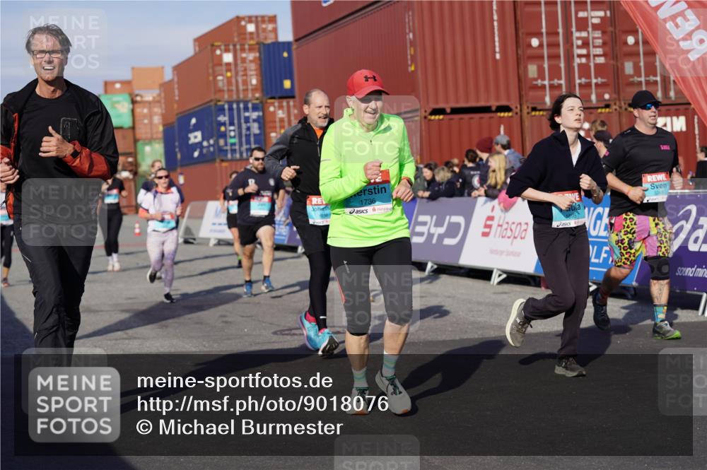 03.10.2025 - Köhlbrandbrückenlauf Michael Burmester http://msf.ph/oto/9018076 03.10.2025 10:17:44 Ziel 1634, 1649, 1659, 1671, 1684, 1695, 1731, 1736, 2088, 2270, 2376, 2678, 2836, 2905, 3081, 3150, 3156, 3268, 3468 meine-sportfotos.de