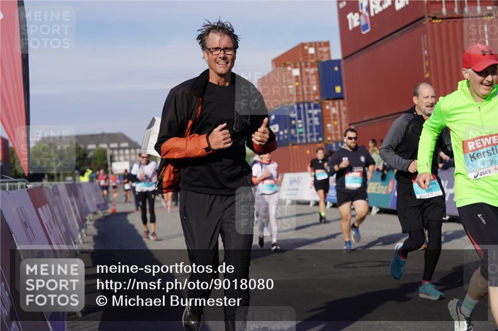 03.10.2025 - Köhlbrandbrückenlauf Michael Burmester http://msf.ph/oto/9018080 03.10.2025 10:17:45 Ziel 1634, 1649, 1659, 1671, 1684, 1695, 1731, 1736, 2088, 2270, 2376, 2499, 2678, 2836, 2905, 3150, 3156, 3268, 3468 meine-sportfotos.de