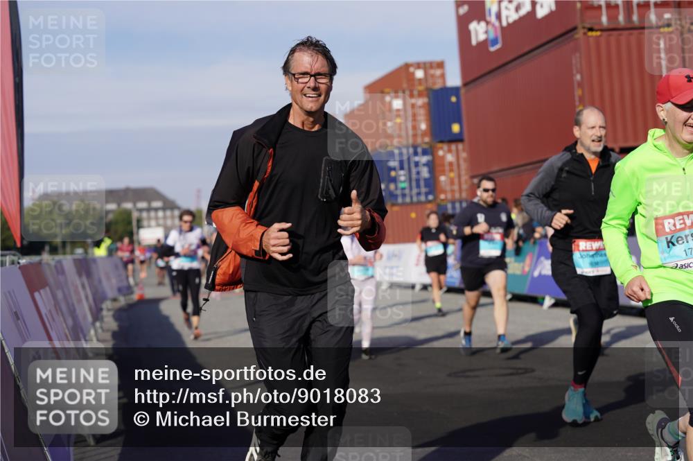 03.10.2025 - Köhlbrandbrückenlauf Michael Burmester http://msf.ph/oto/9018083 03.10.2025 10:17:45 Ziel 1634, 1649, 1659, 1671, 1684, 1695, 1731, 1736, 2088, 2270, 2376, 2499, 2678, 2836, 2905, 3150, 3156, 3268, 3468 meine-sportfotos.de