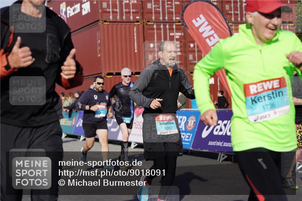 03.10.2025 - Köhlbrandbrückenlauf Michael Burmester http://msf.ph/oto/9018091 03.10.2025 10:17:45 Ziel 1634, 1649, 1659, 1671, 1684, 1695, 1731, 1736, 2088, 2270, 2376, 2499, 2678, 2836, 2905, 3150, 3156, 3268, 3468 meine-sportfotos.de