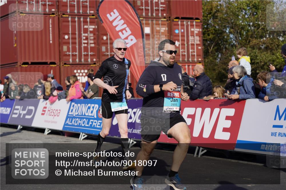 03.10.2025 - Köhlbrandbrückenlauf Michael Burmester http://msf.ph/oto/9018097 03.10.2025 10:17:47 Ziel 1164, 1634, 1649, 1659, 1671, 1695, 1736, 1831, 2088, 2270, 2372, 2376, 2499, 2670, 2678, 2836, 2905, 3150, 3156, 3268, 3468 meine-sportfotos.de