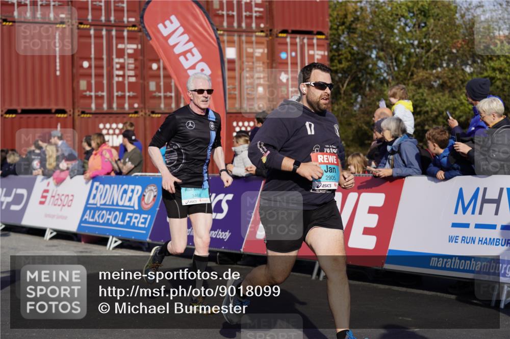 03.10.2025 - Köhlbrandbrückenlauf Michael Burmester http://msf.ph/oto/9018099 03.10.2025 10:17:47 Ziel 1164, 1634, 1649, 1659, 1671, 1695, 1736, 1831, 2088, 2270, 2372, 2376, 2499, 2670, 2678, 2836, 2905, 3150, 3156, 3268, 3468 meine-sportfotos.de