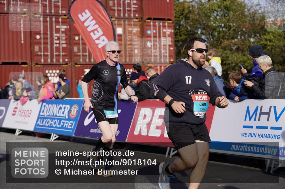 03.10.2025 - Köhlbrandbrückenlauf Michael Burmester http://msf.ph/oto/9018104 03.10.2025 10:17:47 Ziel 1164, 1634, 1649, 1659, 1671, 1695, 1736, 1831, 2088, 2270, 2372, 2376, 2499, 2670, 2678, 2836, 2905, 3150, 3156, 3268, 3468 meine-sportfotos.de