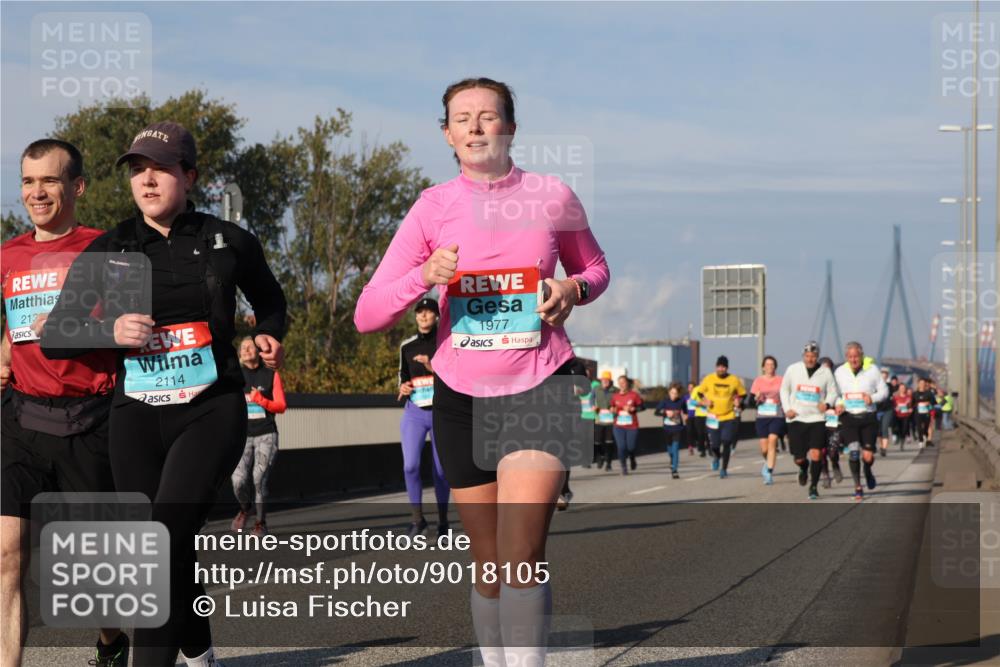 03.10.2025 - Köhlbrandbrückenlauf Luisa Fischer http://msf.ph/oto/9018105 03.10.2025 11:06:03 Position 3 213, 2114, 1977 meine-sportfotos.de