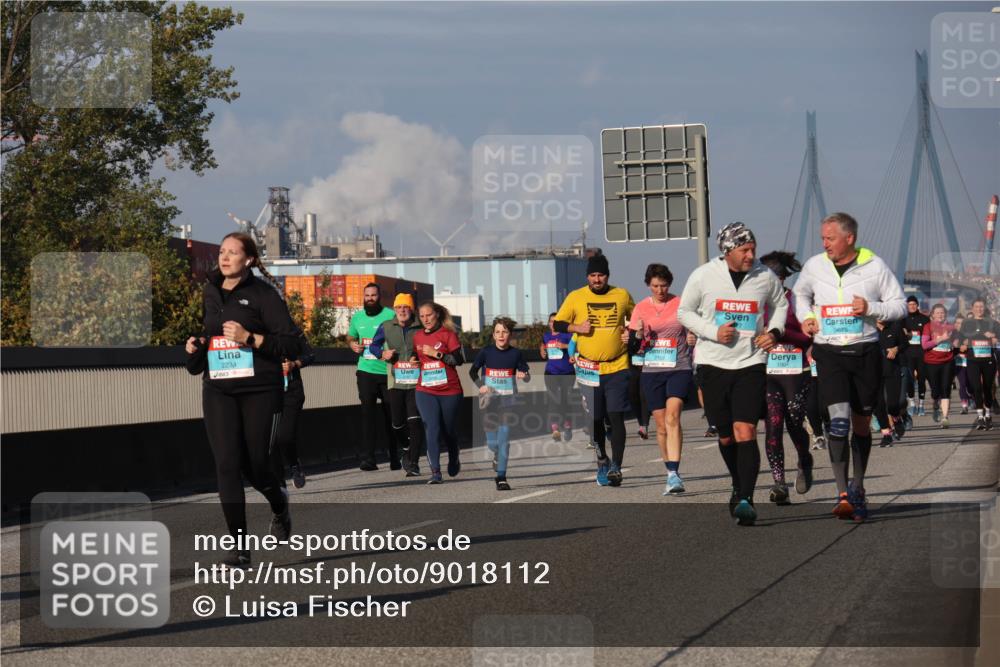 03.10.2025 - Köhlbrandbrückenlauf Luisa Fischer http://msf.ph/oto/9018112 03.10.2025 11:06:05 Position 3 2234, 2152, 1001, 3675 meine-sportfotos.de