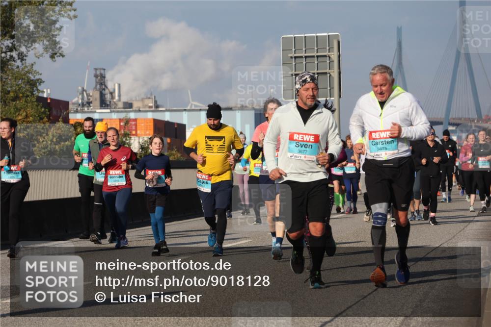 03.10.2025 - Köhlbrandbrückenlauf Luisa Fischer http://msf.ph/oto/9018128 03.10.2025 11:06:07 Position 3 1825, 2540, 3677, 3675 meine-sportfotos.de
