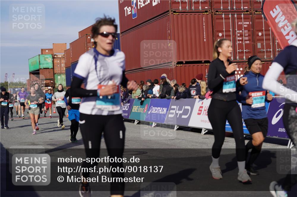 03.10.2025 - Köhlbrandbrückenlauf Michael Burmester http://msf.ph/oto/9018137 03.10.2025 10:17:49 Ziel 1164, 1634, 1649, 1659, 1671, 1695, 1831, 2270, 2372, 2376, 2499, 2670, 2905, 3017, 3150, 3156, 3468 meine-sportfotos.de