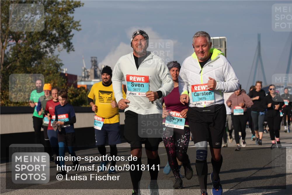 03.10.2025 - Köhlbrandbrückenlauf Luisa Fischer http://msf.ph/oto/9018141 03.10.2025 11:06:09 Position 3 3677, 1001, 3675 meine-sportfotos.de