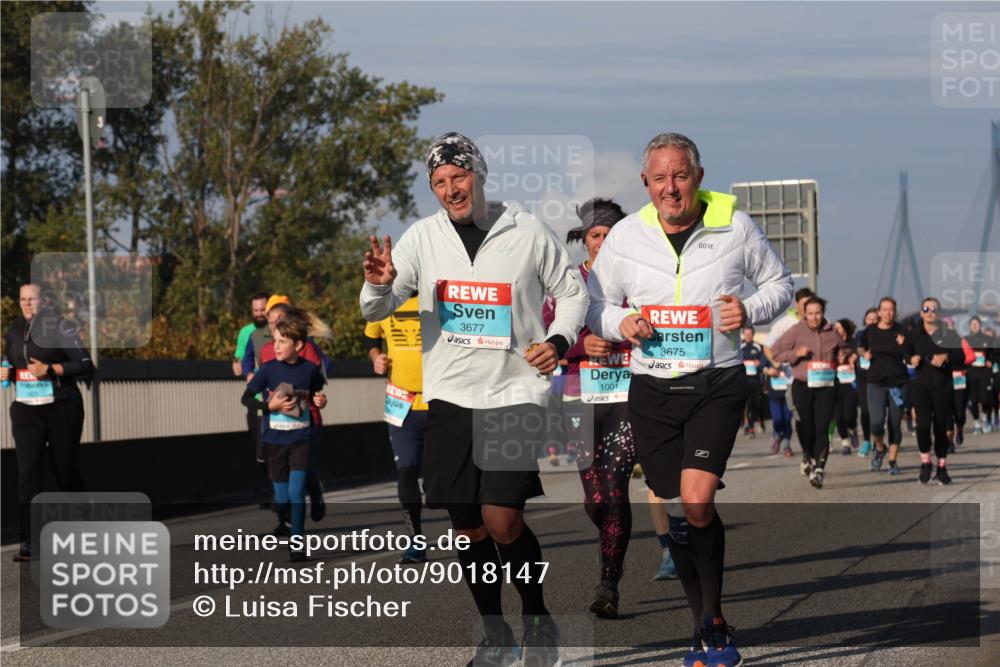 03.10.2025 - Köhlbrandbrückenlauf Luisa Fischer http://msf.ph/oto/9018147 03.10.2025 11:06:10 Position 3 3677, 1001, 3675 meine-sportfotos.de