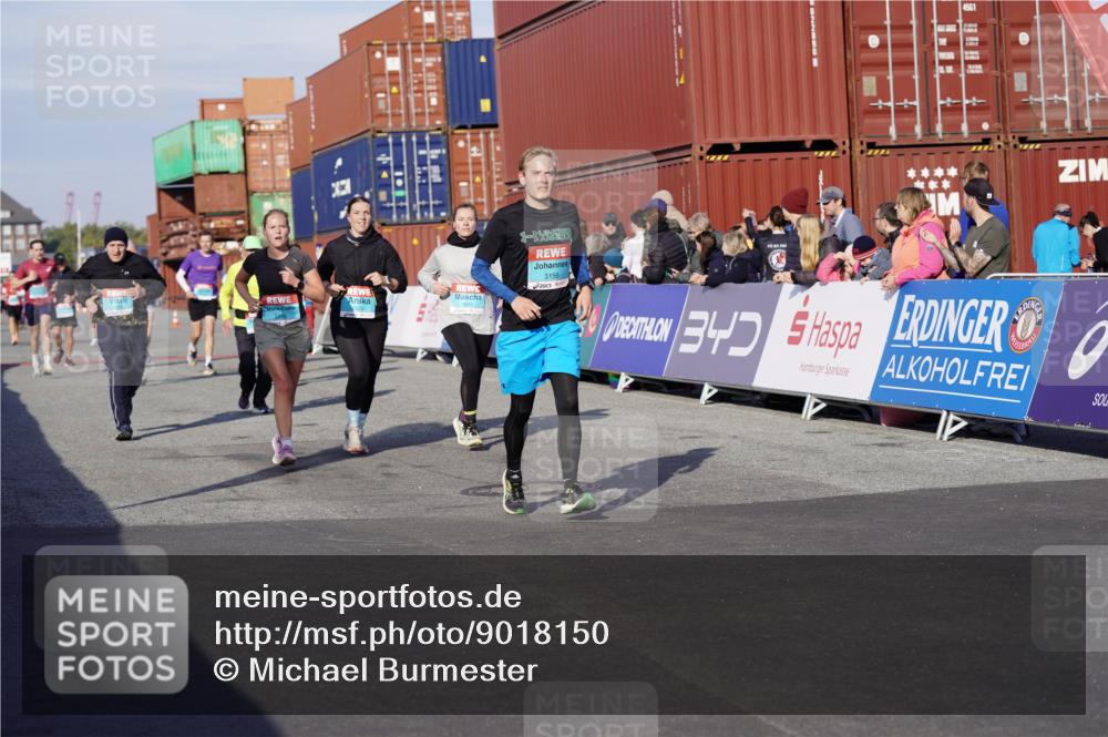 03.10.2025 - Köhlbrandbrückenlauf Michael Burmester http://msf.ph/oto/9018150 03.10.2025 10:17:51 Ziel 1164, 1513, 1649, 1659, 1671, 1815, 1831, 1941, 2270, 2361, 2372, 2376, 2499, 2670, 2905, 2984, 3017, 3150, 3156, 3468, 3762 meine-sportfotos.de
