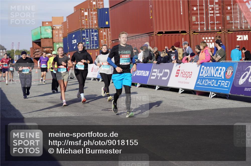 03.10.2025 - Köhlbrandbrückenlauf Michael Burmester http://msf.ph/oto/9018155 03.10.2025 10:17:51 Ziel 1164, 1513, 1649, 1659, 1671, 1815, 1831, 1941, 2270, 2361, 2372, 2376, 2499, 2670, 2905, 2984, 3017, 3150, 3156, 3468, 3762 meine-sportfotos.de