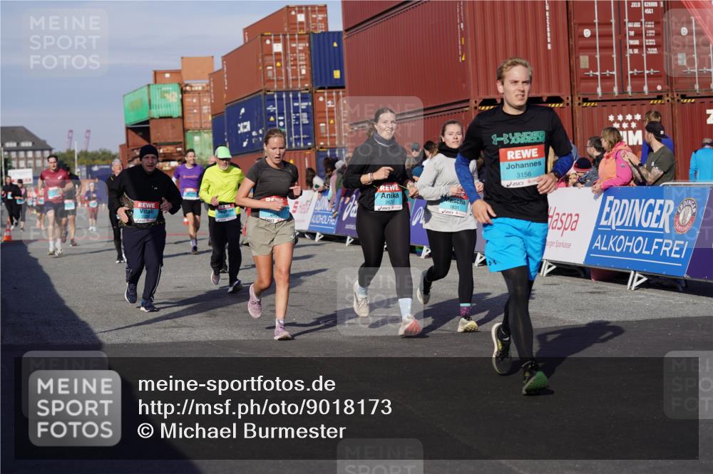 03.10.2025 - Köhlbrandbrückenlauf Michael Burmester http://msf.ph/oto/9018173 03.10.2025 10:17:52 Ziel 1164, 1471, 1513, 1649, 1671, 1815, 1831, 1941, 2270, 2361, 2372, 2376, 2499, 2670, 2905, 2984, 3017, 3150, 3156, 3762 meine-sportfotos.de