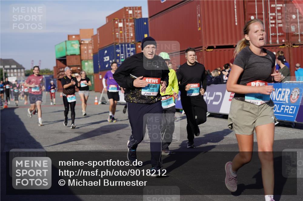 03.10.2025 - Köhlbrandbrückenlauf Michael Burmester http://msf.ph/oto/9018212 03.10.2025 10:17:54 Ziel 1164, 1471, 1513, 1815, 1831, 1941, 2361, 2372, 2376, 2499, 2670, 2984, 3017, 3156, 3762 meine-sportfotos.de