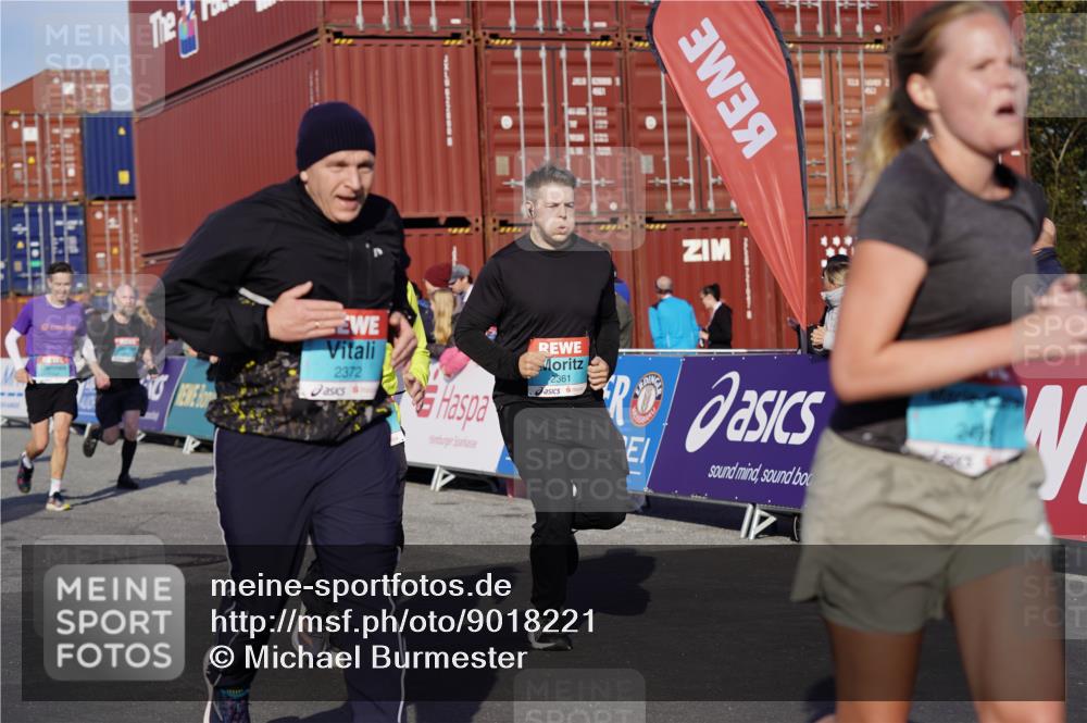 03.10.2025 - Köhlbrandbrückenlauf Michael Burmester http://msf.ph/oto/9018221 03.10.2025 10:17:55 Ziel 1164, 1471, 1513, 1815, 1831, 1941, 2361, 2372, 2499, 2670, 2984, 3017, 3762 meine-sportfotos.de