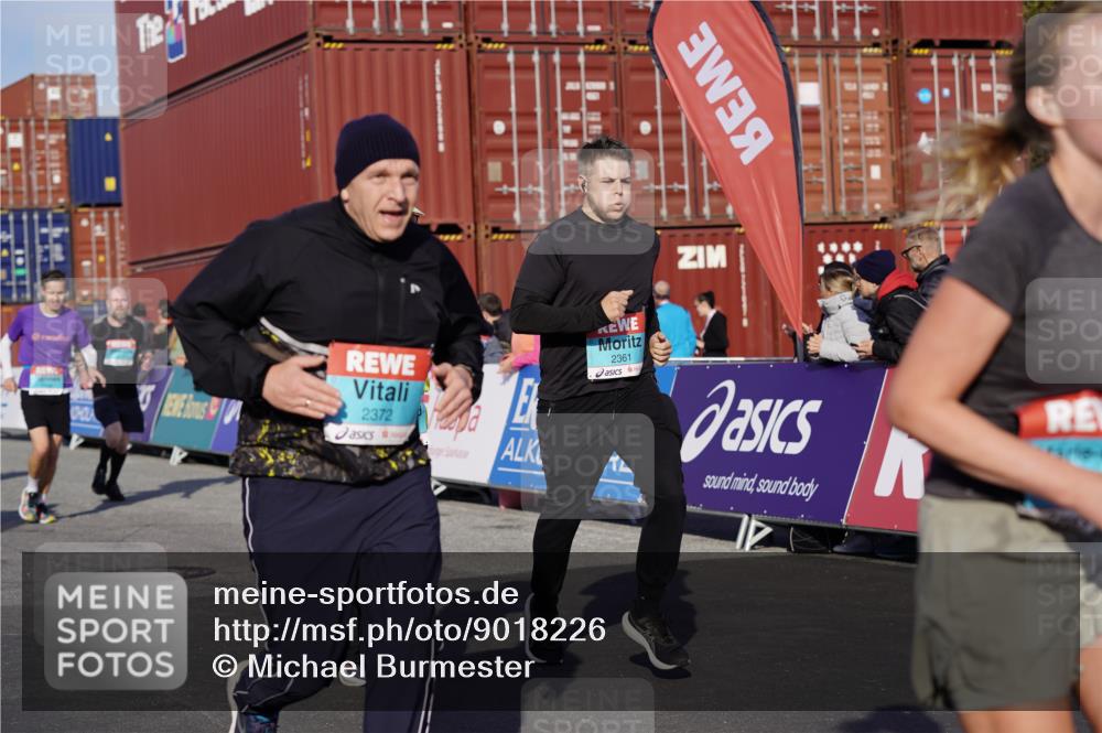 03.10.2025 - Köhlbrandbrückenlauf Michael Burmester http://msf.ph/oto/9018226 03.10.2025 10:17:55 Ziel 1164, 1471, 1513, 1815, 1831, 1941, 2361, 2372, 2499, 2670, 2984, 3017, 3762 meine-sportfotos.de