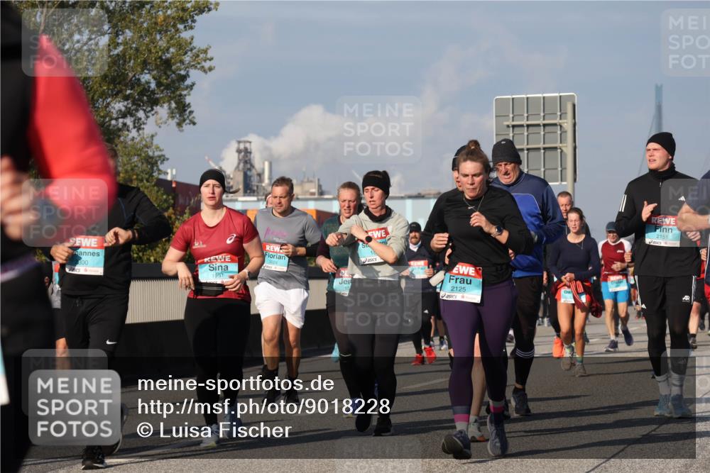 03.10.2025 - Köhlbrandbrückenlauf Luisa Fischer http://msf.ph/oto/9018228 03.10.2025 11:06:24 Position 3 2600, 3024, 1951, 15, 2125, 2151 meine-sportfotos.de