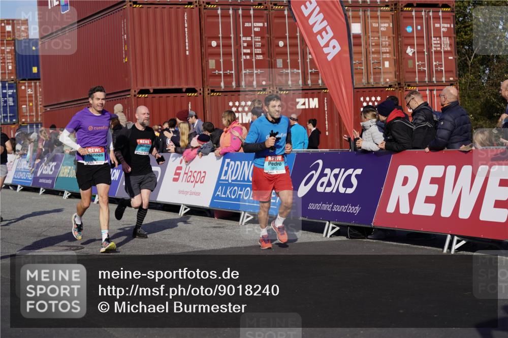 03.10.2025 - Köhlbrandbrückenlauf Michael Burmester http://msf.ph/oto/9018240 03.10.2025 10:17:57 Ziel 1164, 1471, 1513, 1812, 1815, 1831, 1941, 2361, 2372, 2499, 2670, 2984, 3017, 3175, 3762 meine-sportfotos.de