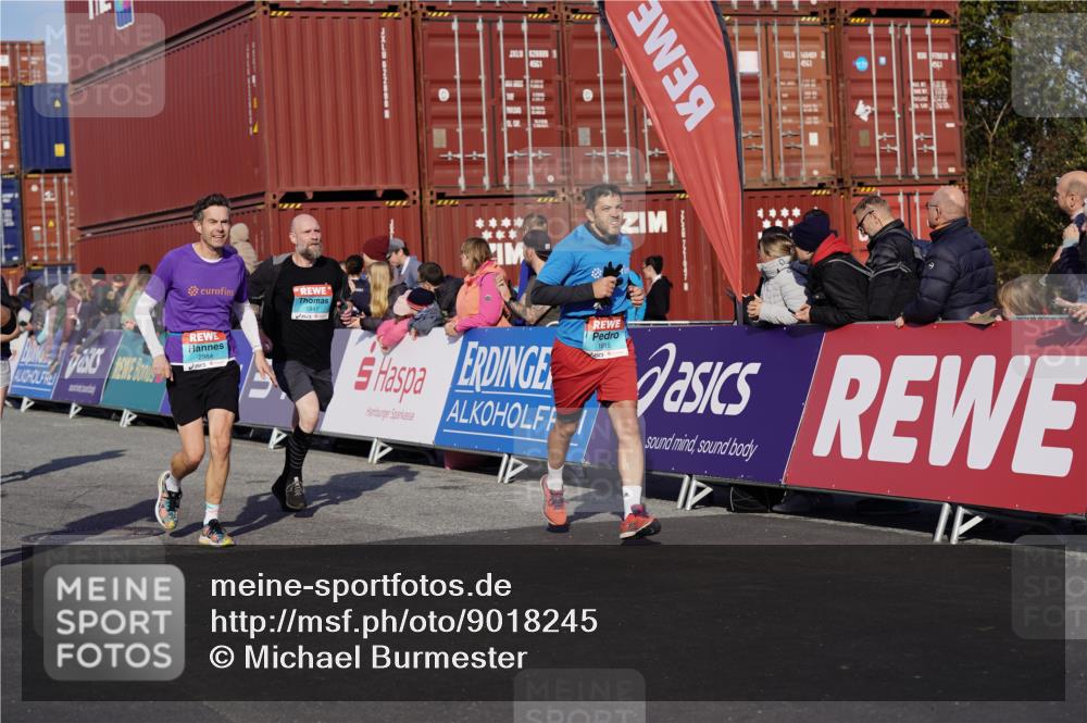 03.10.2025 - Köhlbrandbrückenlauf Michael Burmester http://msf.ph/oto/9018245 03.10.2025 10:17:57 Ziel 1164, 1471, 1513, 1812, 1815, 1831, 1941, 2361, 2372, 2499, 2670, 2984, 3017, 3175, 3762 meine-sportfotos.de